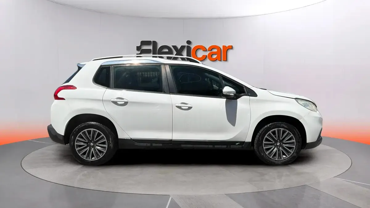 Usado Peugeot 2008 Allure 100 CV (73 kW) 2016 Blanco SUV