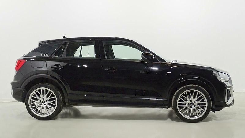 Usado Audi Q2 S-Line 116 CV (85 kW) 2022 Negro SUV