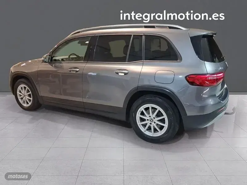 Usado Mercedes GLB180 Business 115 CV (84 kW) 2021 Gris SUV