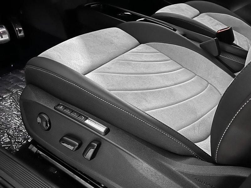 Usado VW ID.3 Pro 150 kW (204 CV) 2025 Blanco glaciar metalizado con techo negro Utilitario