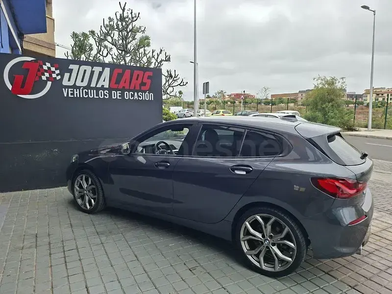 Usado BMW 118 136 CV (100 kW) 2020 Gris / plata Utilitario