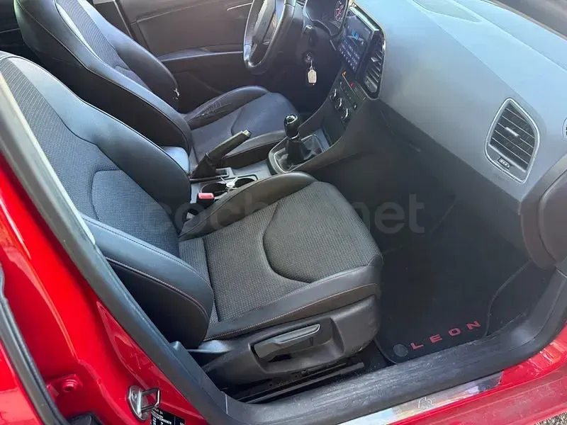 Usado Seat Leon FR 150 CV (110 kW) 2014 Rojo Berlina
