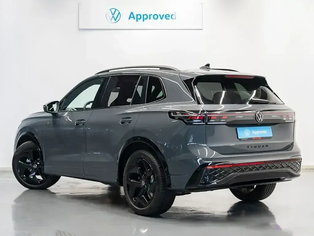 Usado VW Tiguan R-line 150 CV (110 kW) 2025 Gris SUV