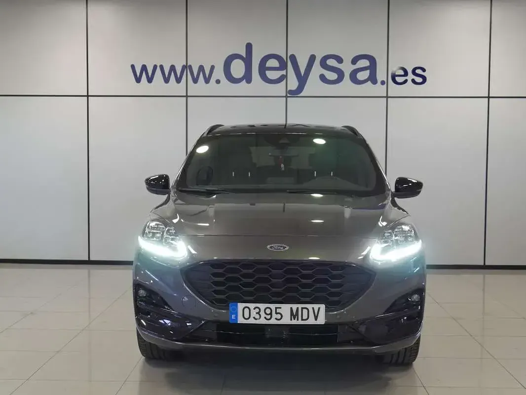 Usado Ford Kuga ST-Line X 224 CV (164 kW) 2023 Gris SUV