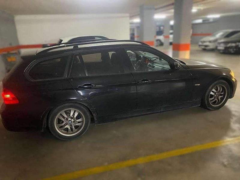 Usado BMW 320 170 CV (125 kW) 2005 Negro Familiar