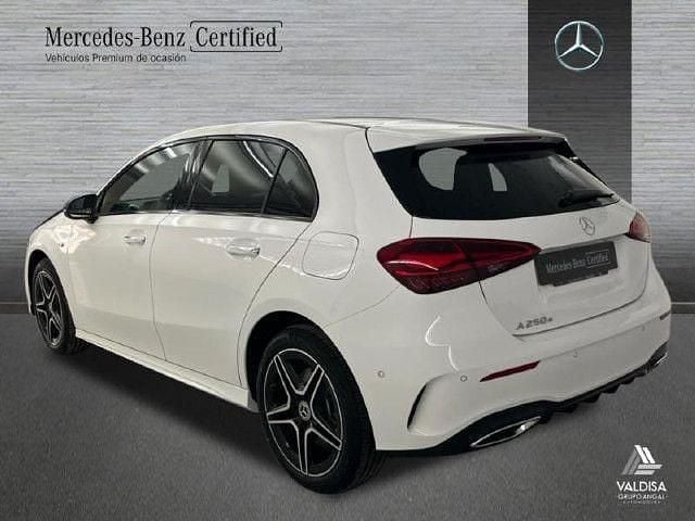 Usado Mercedes A250 AMG line 218 CV (160 kW) 2025 Blanco polar Berlina