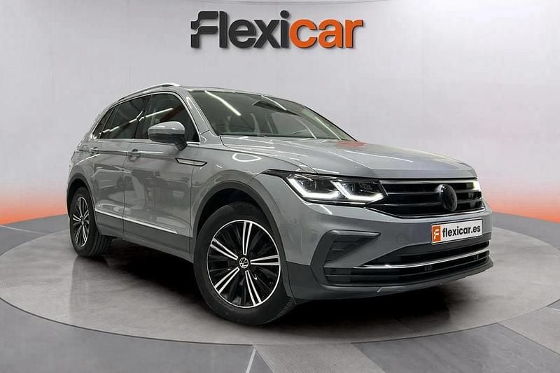 Gris Usado 2022 VW Tiguan Allspace Life SUV | 27.490 € (Buen precio) - Imagen 1/4