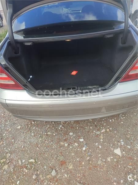 Usado Mercedes C220 Classic 143 CV (105 kW) 2004 Gris / plata Berlina