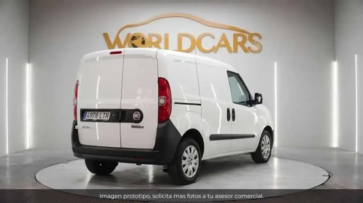 Usado Fiat Doblò 90 CV (66 kW) 2021 Blanco Monovolumen