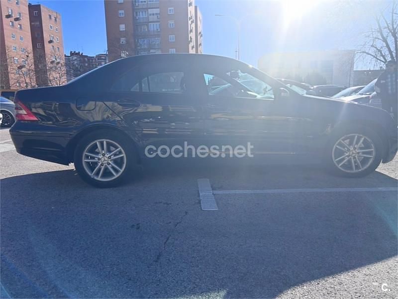 Usado Mercedes C270 Classic 170 CV (125 kW) 2003 Negro Berlina