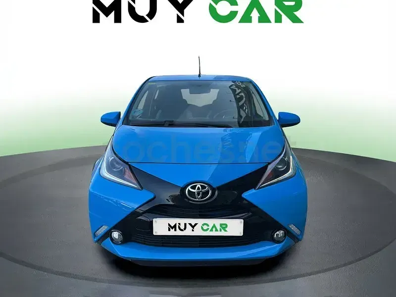 Usado Toyota Aygo X-play 69 CV (50 kW) 2018 Azul Utilitario