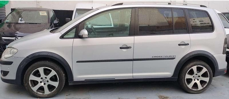 Gris Usado 2009 VW Touran Advance Monovolumen | 6000 € (Precio justo) - Imagen 1/4