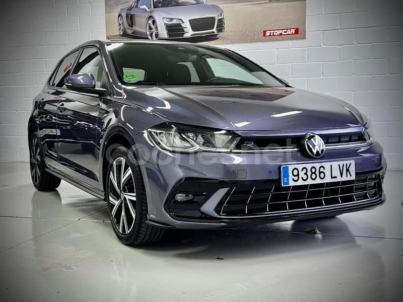 Usado VW Polo R-line 95 CV (69 kW) 2022 Gris / plata Berlina