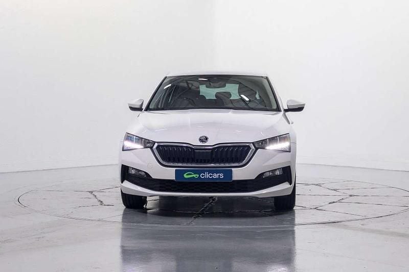Usado Skoda Scala Selection 116 CV (85 kW) 2023 Blanco Utilitario