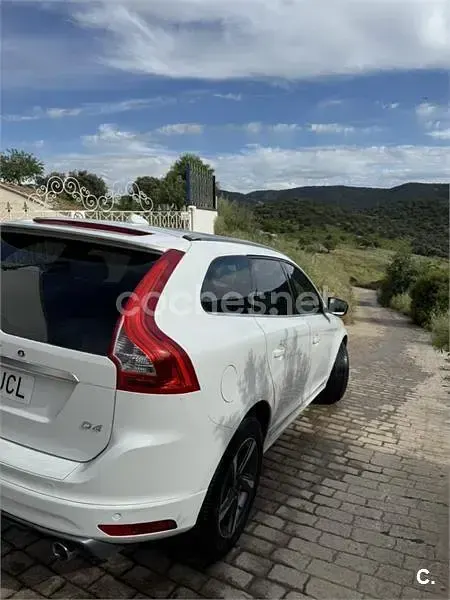 Usado Volvo XC60 R-Design Momentum 181 CV (133 kW) 2015 Blanco SUV