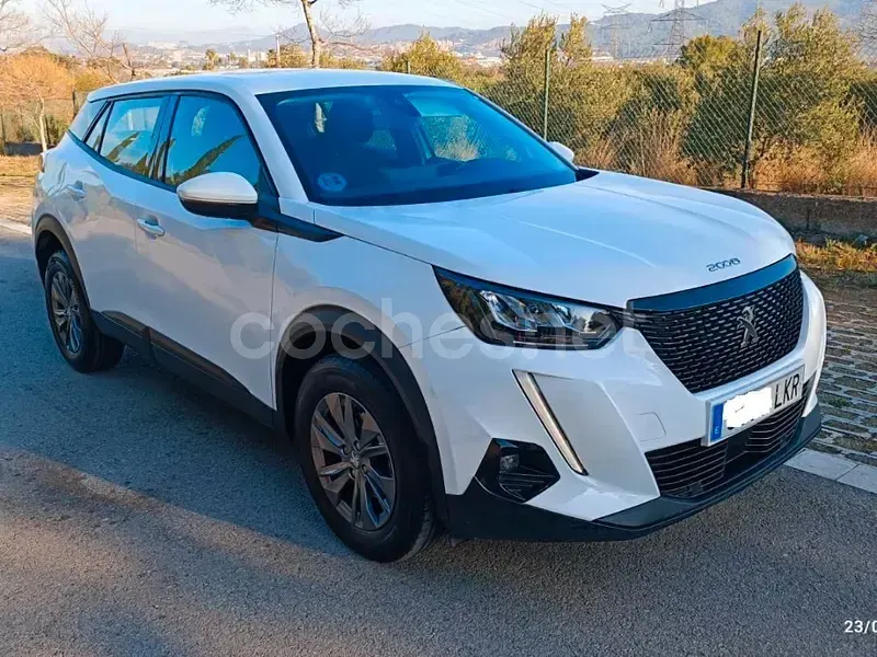 Usado Peugeot 2008 Active 100 CV (73 kW) 2020 Blanco SUV