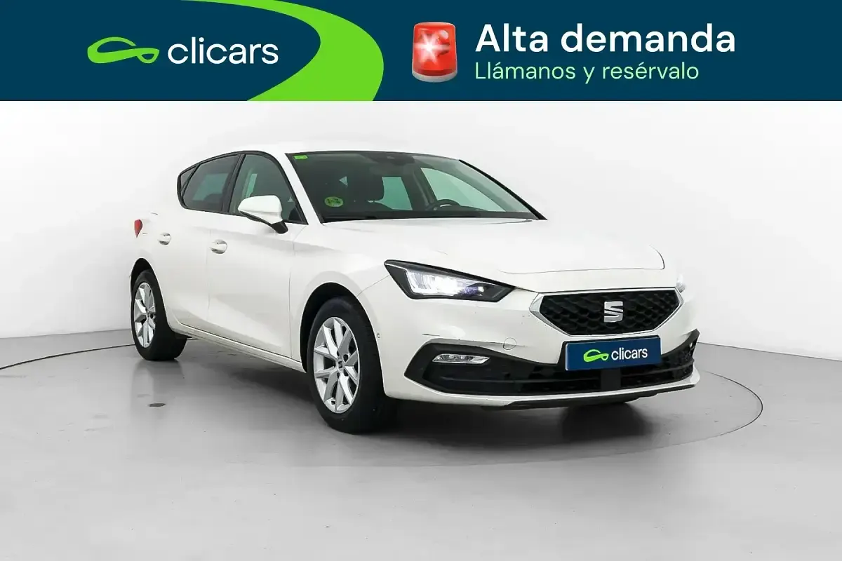 Usado Seat Leon Style 130 CV (95 kW) 2022 Blanco Berlina