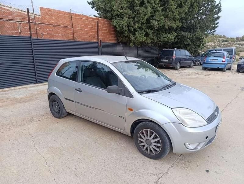Gris Usado 2003 Ford Fiesta Trend Utilitario | 1000 € (Super precio) - Imagen 1/4