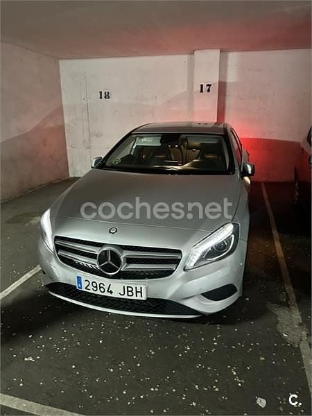 Usado Mercedes A180 Style 109 HP (80 kW) 2014 Cinzento Sedan