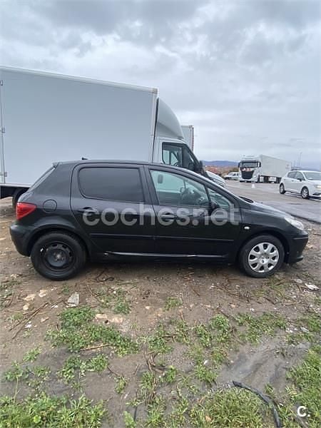 Usado Peugeot 307 110 CV (80 kW) 2005 Negro Berlina