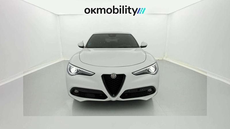 Usado Alfa Romeo Stelvio Sprint 160 CV (117 kW) 2022 Blanco SUV