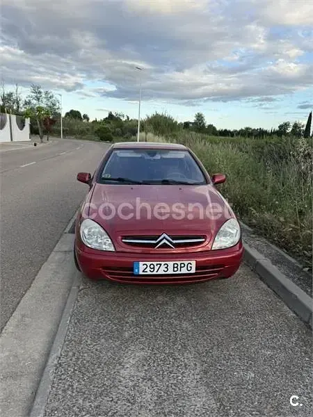 Usado Citroën Xsara Exclusive 110 CV (80 kW) 2001 Rojo Berlina
