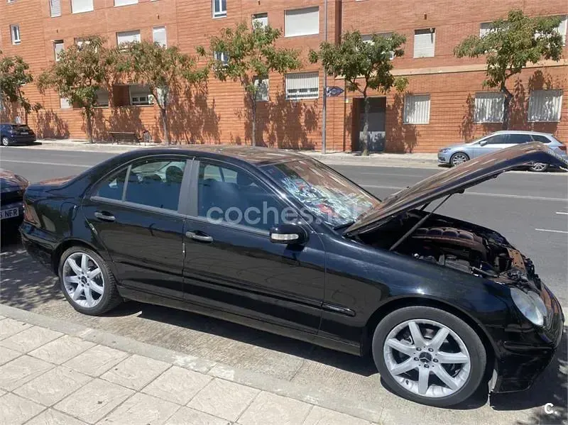 Usado Mercedes C220 Classic 143 CV (105 kW) 2002 Negro Berlina