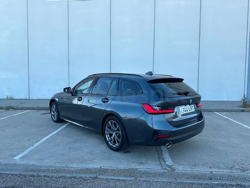 Usado BMW 320 Comfort Edition 184 CV (135 kW) 2021 Gris / plata Familiar