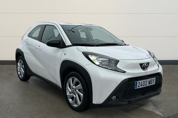 Usado Toyota Aygo Play 72 CV (52 kW) 2022 Utilitario