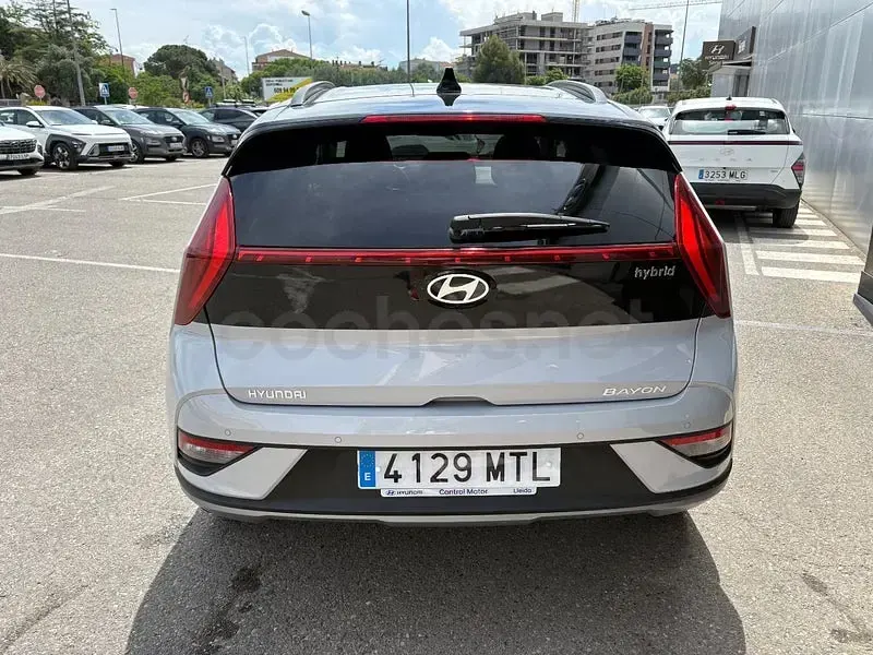 Usado Hyundai Bayon 100 CV (73 kW) 2024 Gris / plata SUV