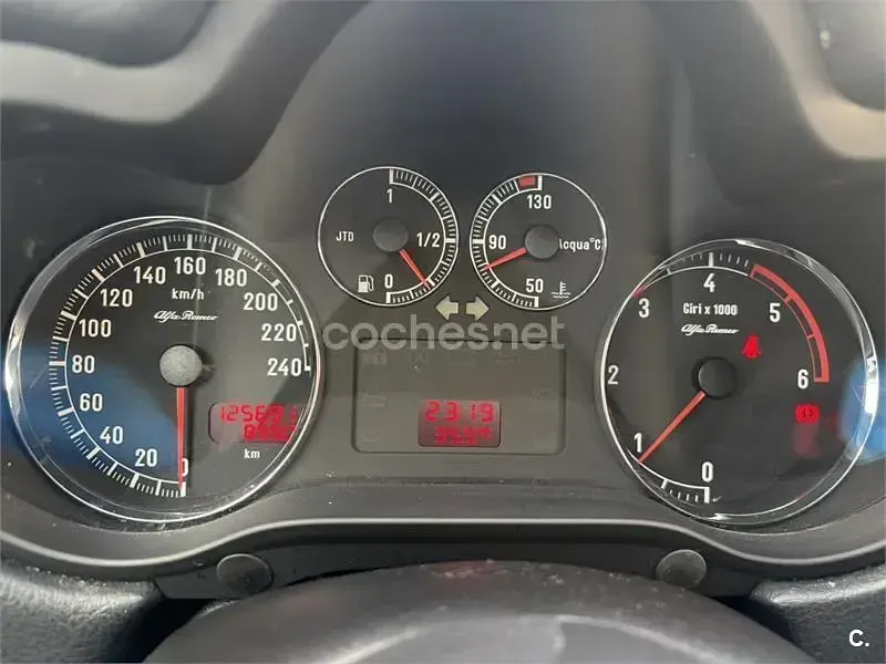 Usado Alfa Romeo 147 Distinctive 120 CV (88 kW) 2010 Negro Utilitario