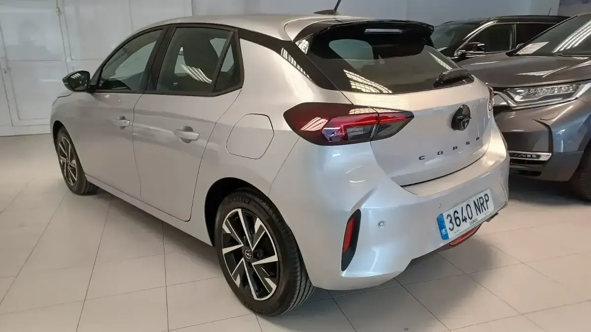 Nuevo Opel Corsa 100 CV (73 kW) 2026 Gris Utilitario