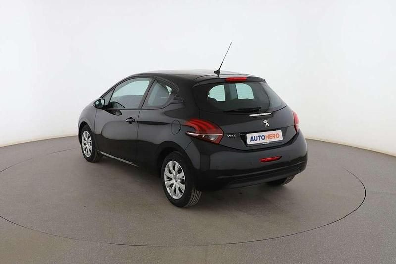 Usado Peugeot 208 Active 83 CV (61 kW) 2015 Negro Utilitario