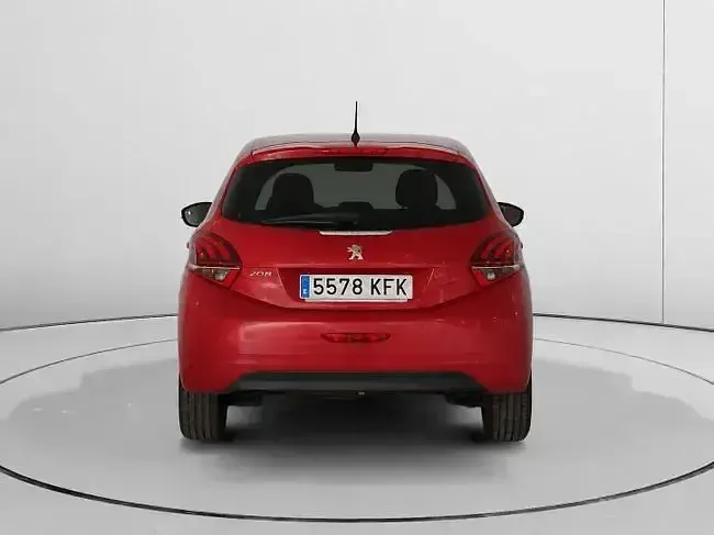 Usado Peugeot 208 Style 100 CV (73 kW) 2017 Rojo Utilitario