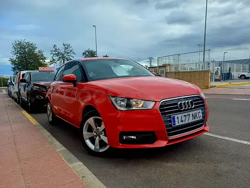 Usado Audi A1 125 CV (91 kW) 2015 Rojo Utilitario
