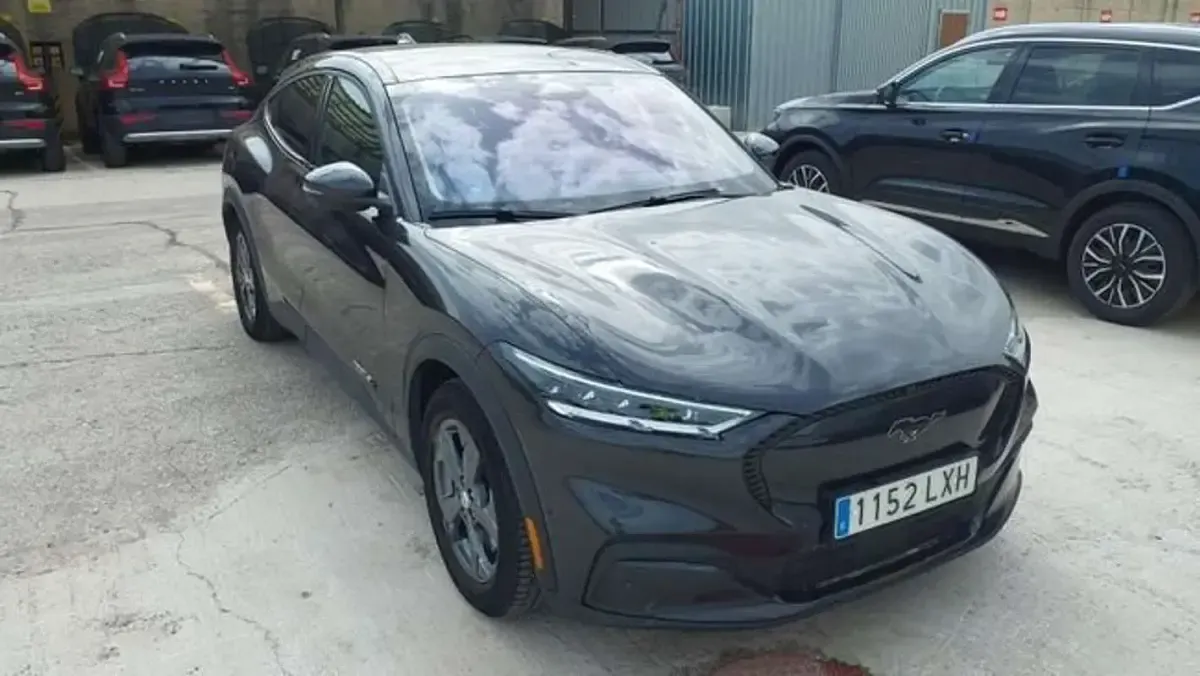 Usado Ford Mustang Mach-E 216 kW (294 CV) 2022 Gris SUV