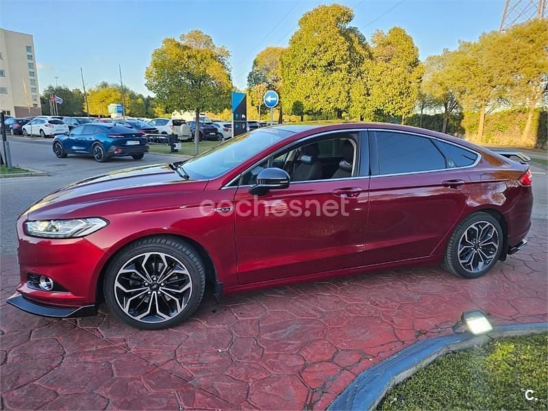 Usado Ford Mondeo Titanium 180 CV (132 kW) 2015 Granate Berlina