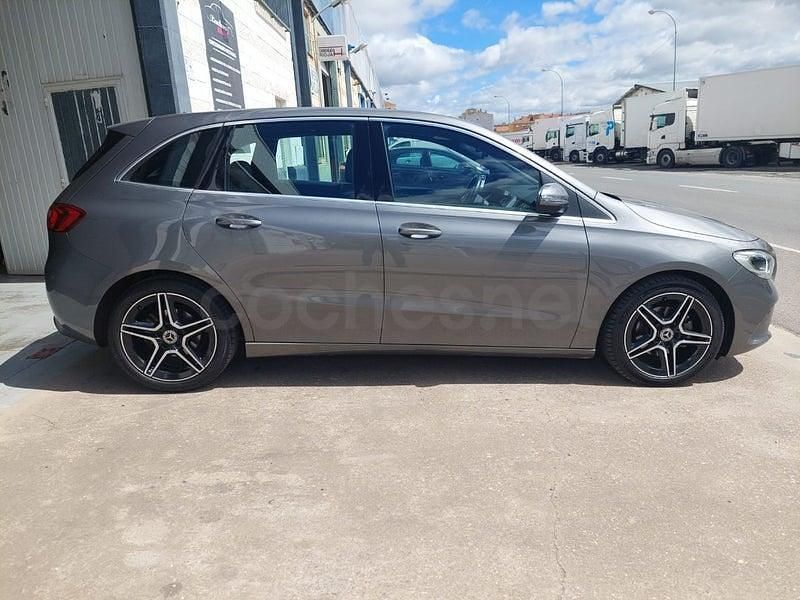 Usado Mercedes B180 122 CV (89 kW) 2019 Beige Monovolumen