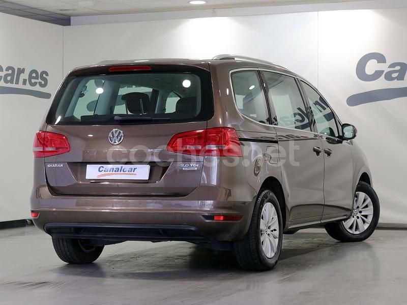 Usado VW Sharan Advance 140 CV (102 kW) 2013 Marrón Monovolumen