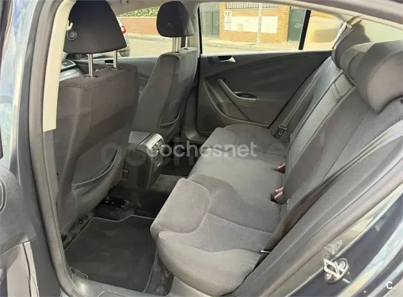 Usado VW Passat Edition 110 CV (80 kW) 2010 Gris / plata Berlina