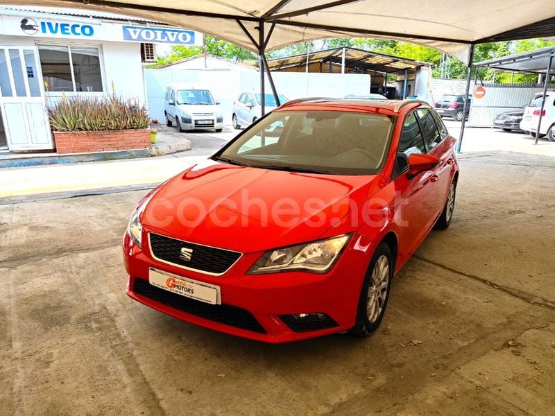 Usado Seat Leon 4Drive 105 CV (77 kW) 2014 Rojo Familiar