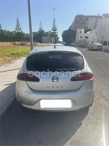 Usado Seat Leon Reference 140 CV (102 kW) 2005 Gris / plata Utilitario