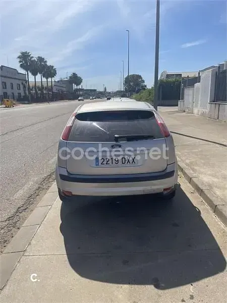 Usado Ford Focus Trend 109 CV (80 kW) 2006 Gris / plata Familiar