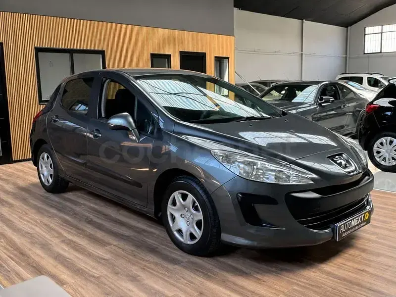 Usado Peugeot 308 90 CV (66 kW) 2008 Gris / plata Berlina