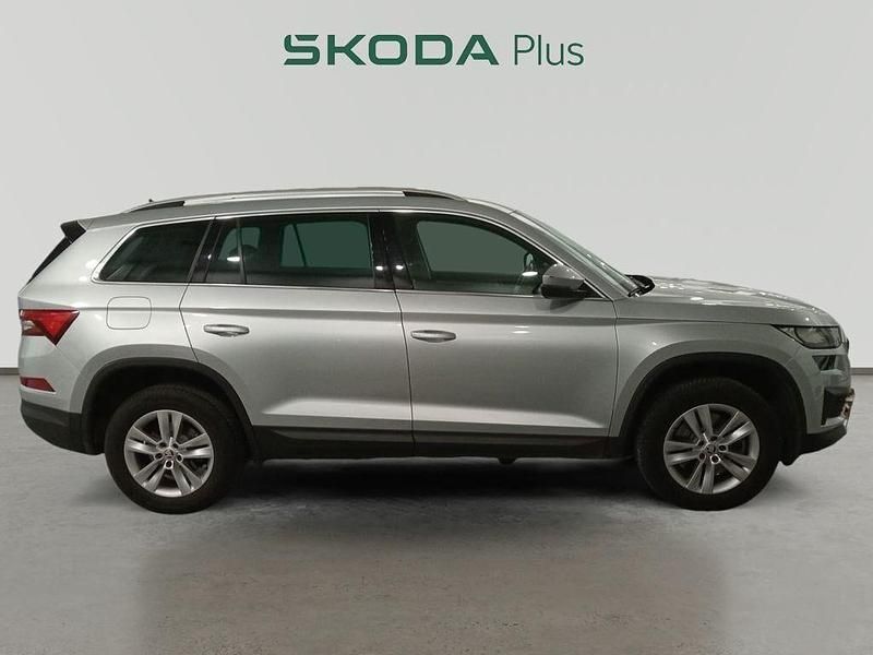 Usado Skoda Kodiaq Ambition 150 CV (110 kW) 2022 Gris plata SUV