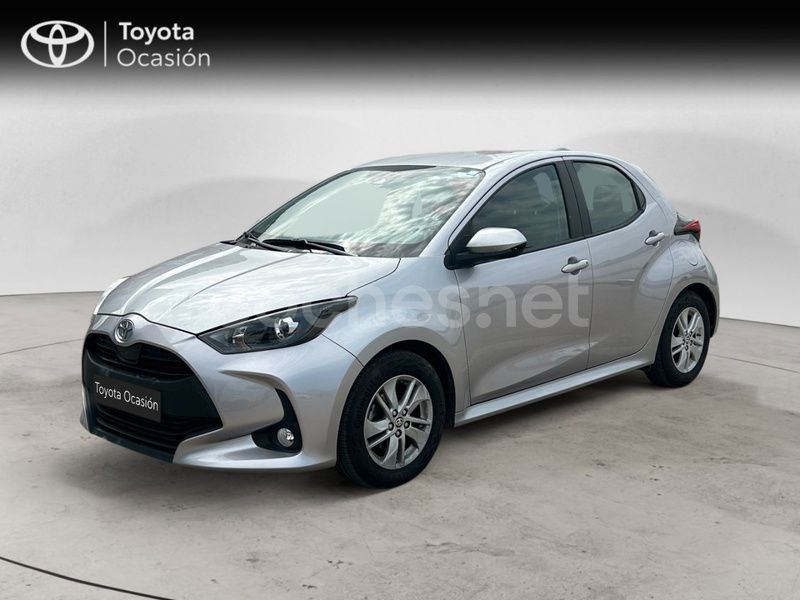 Gris / plata Usado 2024 Toyota Yaris Berlina | 19.500 € (Precio justo) - Imagen 1/4