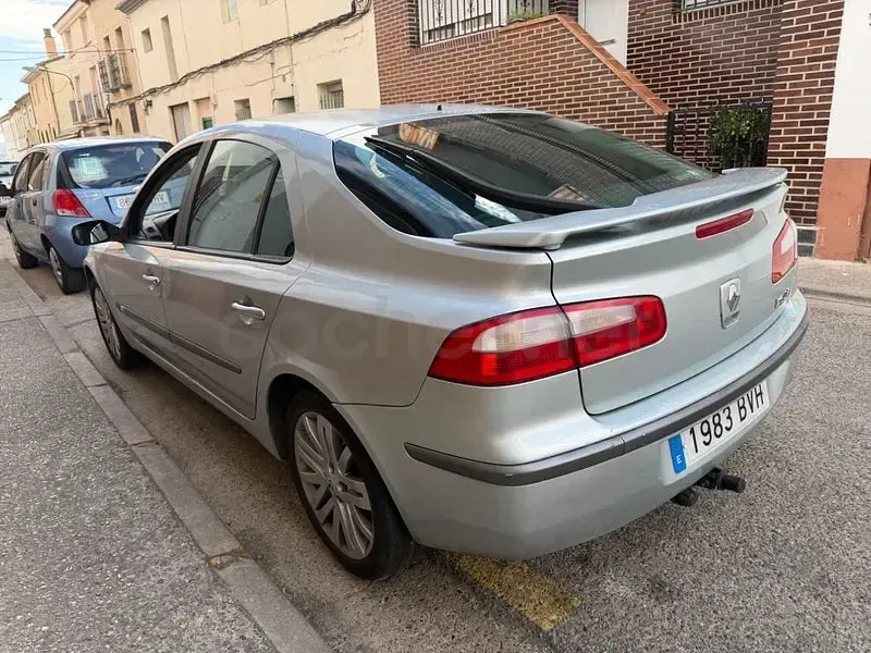 Usado Renault Laguna II Expression 110 CV (80 kW) 2002 Gris / plata Berlina