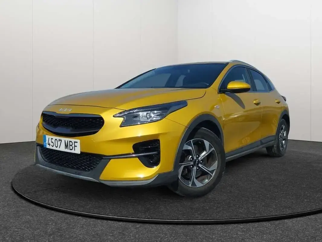 Usado Kia XCeed 120 CV (88 kW) 2022 Amarillo SUV