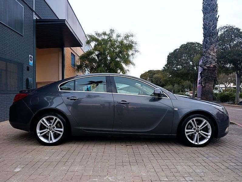 Usado Opel Insignia Sport 160 CV (117 kW) 2009 Gris / plata Familiar