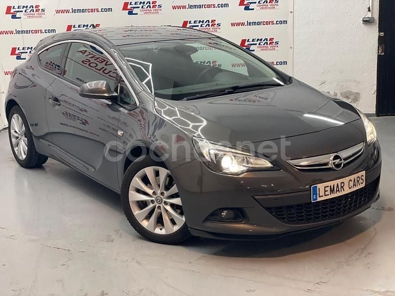 Gris / plata Usado 2015 Opel Astra GTC Sportive Berlina | 8900 € (Precio justo) - Imagen 1/4